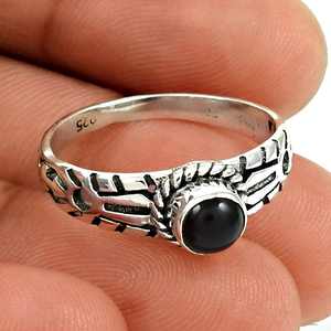 Hermoso Anillo de Diseño Artesanal con Piedra de Ónix Negra de Corte Ovalado en Engaste de Bisel, Anillo Solitario, Joyería Bohemia para Chicas - Product Image 1