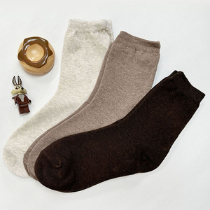 Chaussettes essentielles pour femmes fabriquées en Corée, chaussettes à col rond unies K01 - Product Image 2