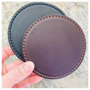 Ensemble de sous-verres ronds en cuir PU personnalisés de luxe avec logo, imperméables et résistants à la chaleur, pour tasses à café, vente en gros, sets de table en cuir - Product Image 1