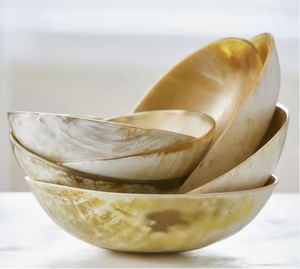 Bol à salade en corne naturelle fabriqué à la main pour une salade et une présentation alimentaires saines disponibles au meilleur prix d'Inde - Product Image 1