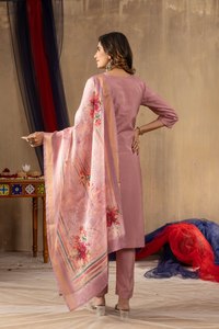 Conjunto de Kurta de Seda Dorada Brillante para Mujer, con Bordado a Mano y Dupatta con Estampado Digital en Muselina, Ropa al Por Mayor - Product Image 4
