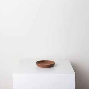 Plato de Madera Artesanal de Estilo Rústico Elegante, Duradero, Ecológico, con Artesanía Única, Redondo, Sin Asa, para Uso Decorativo - Product Image 4