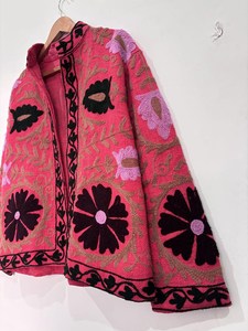Chaqueta Suzani Unisex Bordada a Mano de Manga Larga, Fabricante de Chaquetas de Algodón Bordadas Suzani Hechas a Mano en India, Abrigo para Mujer - Product Image 2