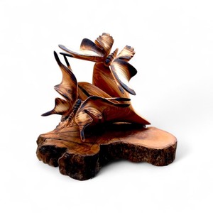 Sculpture de libellule en bois faite à la main, art sculpté, décoration de table, figurine d'animal rustique, ornement de salon - Product Image 1
