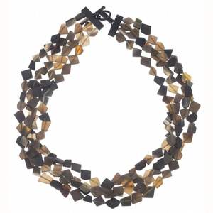 Collier artisanal unique en corne, fabriqué selon des techniques traditionnelles, idéal pour les marchés de la mode culturelle et des bijoux faits main - Product Image 2