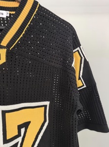 Camiseta Deportiva de Fútbol Americano Negra y Dorada, Tejida, Cuello en V, Sin Mangas, Uniforme de Equipo Personalizado, Ecológica, de Secado Rápido y Transpirable, de Poliéster - Product Image 2