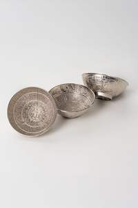 Tazón de metal de calidad alimentaria para dátiles, perfecto para almacenamiento higiénico de dátiles, servicio y presentación profesional de alimentos. - Product Image 2