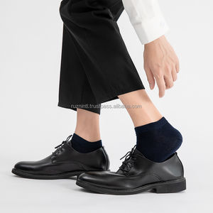 Chaussettes de performance à séchage rapide avec soutien amortissant et panneaux en maille pour le sport et l'entraînement quotidien - Product Image 4