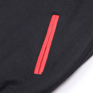 เสื้อแจ็คเก็ตวาร์ซิตี้สีดำและแดงสำหรับผู้ชาย แขนหนัง PU คอตั้ง โลโก้ด้านหน้า เสื้อผ้าลำลองสำหรับฤดูหนาว แห้งเร็ว ระบายอากาศได้ดี - Product Image 4
