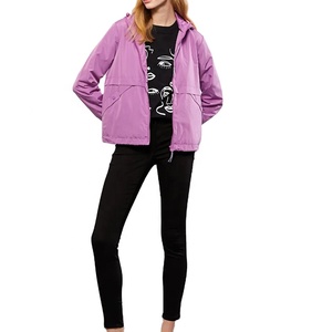 Veste de pluie légère imperméable pour femme avec doublure en mesh, coupe-vent pliable avec capuche, pour la vente en gros - Product Image 3