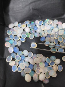 Opale d'Éthiopie naturelle, taille ovale 12x10MM, pierre précieuse naturelle de qualité supérieure pour la fabrication de bijoux - Product Image 1