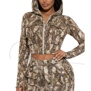 Conjunto de Yoga de 4 Piezas para Mujer al por Mayor, Estampado de Camuflaje, Logotipo Personalizado, Ropa Deportiva Ligera de Spandex/Nylon, Top de Manga Larga, Shorts y Pantalones Cortos - Product Image 4