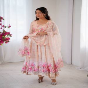 Conjunto de Vestido VASTRA COTTAGE de Organza y Seda Taby con Estampado Digital, Pantalón y Dupatta, Estilo Anarkali, para Fiestas - Product Image 2