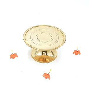 Soporte Chowki de Latón de Alta Calidad (Mediano), Pedestal Tradicional para Oración, para Ídolos y Diyas - Product Image 3