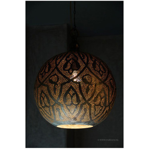 Farolillo Marroquí de Hierro de Lujo para Exteriores con Detalles Decorativos Hechos a Mano y Superficie con Recubrimiento de Polvo Duradero - Product Image 1