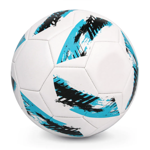 Ballon de football en cuir PU personnalisé, tailles 5, haute qualité, avec logo personnalisé pour l'entraînement et la compétition, fabriqué au Pakistan - Product Image 3