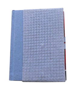 Carnet de notes bleu à couverture rigide texturée, taille et couleur personnalisables, idéal comme cadeau exclusif pour homme et femme. - Product Image 1