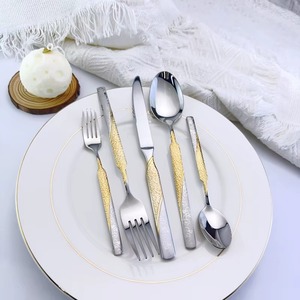 Fabriqué à partir d'un ensemble de couverts en métal de qualité supérieure pour une durabilité et une robustesse inégalées - Product Image 3