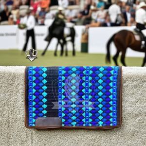 Équipement essentiel pour les courses de chevaux équestres Tapis de selle en feutre de laine mérinos américain Western Show Couverture confortable pour - Product Image 1