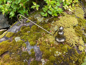 Velas decorativas de Azora Industries con forma de campana de metal plateado vintage - Product Image 3