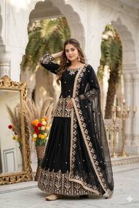 Ensemble Anarkali brodé bordeaux avec dupatta en tulle – Tenue traditionnelle indienne pour mariage et festivals - Product Image 2
