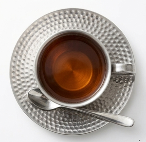 Juego de Taza y Platillo de Acero Inoxidable con Asa, Taza de Café de Metal Martillado Minimalista - Product Image 3