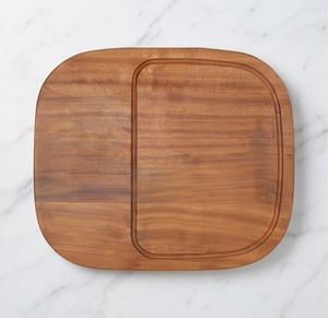 Planche à découper rectangulaire élégante en bois avec rainure pour les jus, grain de bois brun - Product Image 1
