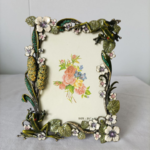 Vente <span class=keywords><strong>en</strong></span> gros <span class=keywords><strong>cadre</strong></span> <span class=keywords><strong>photo</strong></span> de luxe <span class=keywords><strong>en</strong></span> métal doré <span class=keywords><strong>cadre</strong></span> <span class=keywords><strong>photo</strong></span> vintage décoratif <span class=keywords><strong>en</strong></span> <span class=keywords><strong>fer</strong></span> <span class=keywords><strong>forgé</strong></span> de style moderne pour suspension murale - Product Image 5