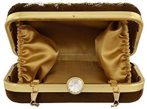 Pochette de broderie de perles de rocaille dorées Pochette de perles Conception complexe Petites perles artisanales florales cousues à la main - Product Image 3