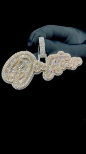 Pendentif personnalisé en argent 925 et moissanite, plaqué or 18 carats bicolore, serti de griffes, lettre initiale en écriture cursive, style hip-hop, luxe, unisexe - Product Image 4
