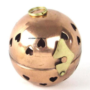 Ornement de Noël en forme de boule, thème festif, aspect antique doré, fait main, haute qualité, vierge pour sublimation - Product Image 1