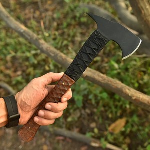 Hacha Táctica Tomahawk Personalizable ODM Nordic Forge de Acero 1095 Forjado a Mano con Espiga Completa y Mango de Palisandro para Exteriores - Product Image 5