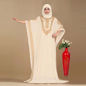 Caftán Modesto de Chifón Bordado con Detalle Intrincado en el Escote y Bordes Laterales, Silueta Fluida hasta el Suelo para Eid-Plus - Product Image 3