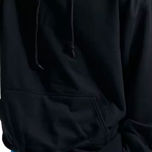 Sudadera con Capucha Negra para Hombre, Corte Regular, Diseño de Camuflaje con 'Love Is in Air' en la Espalda, Manga Regular, Forro Polar, Impermeable, Ropa de Invierno, Estilo Urbano - Product Image 4