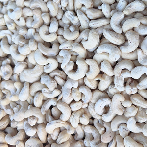 Offre Spéciale : Noix de cajou cassées à prix abordable, prix de gros, noix de cajou entières biologiques W320 W210 Santigo, taille de découpe personnalisée - Product Image 1