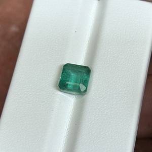 Esmeraldas Naturales de Zambia, Peso 2.50 Quilates, Gema de Esmeralda Natural de Zambia, Corte Octogonal Verde Intenso, Gema Suelta Facetada para Joyería - Product Image 4