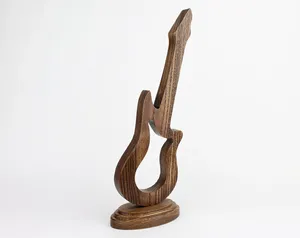 Guitare en bois élégante, pièce maîtresse artisanale, décoration musicale personnalisée, cadeau pour les amoureux de la musique, statue artistique, décoration intérieure, présentoir de table. - Product Image 3