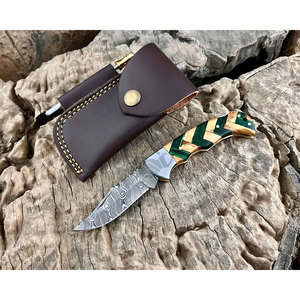 Couteau de poche pliant multifonctionnel en acier Damas fait main, personnalisé, avec manche en bois d'olivier – Vente chaude - Product Image 1