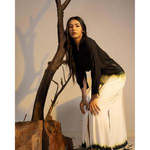 Robe longue femme noire et blanche ombrée, style ethnique fusion, maxi Kurti avec fente latérale, tenue décontractée pour soirée - Product Image 3