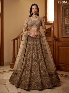 Lehenga Choli Rosa Bordado con Dupatta, Traje Tradicional Indio para Bodas, para Mujer, Material de Seda, Largo hasta el Suelo, Corte Regular - Product Image 3
