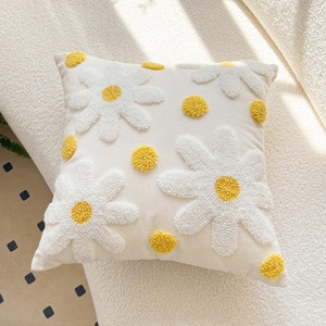 Coussin décoratif brodé de fleurs botaniques élégantes, oreiller textile fait main, doux, pour canapé, chambre et salon - Product Image 2
