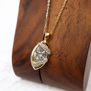 Pendentif solitaire classique en moissanite plaqué or 18 carats pour femme, design goutte de diamant marquise, idéal pour le quotidien - Product Image 3