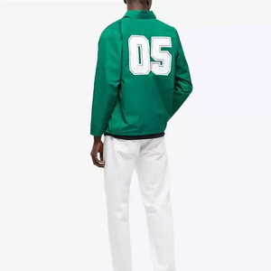 Chaqueta Cortavientos Urbana con Estampado Gráfico Verde, Estilo Deportivo, Ligera, con Botones a Presión, para Hombres Activos - Product Image 4