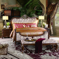 Ensemble de chambre à coucher classique européen, lit capitonné de luxe, cadre en bois massif, meubles élégants de style français pour villa et hôtel