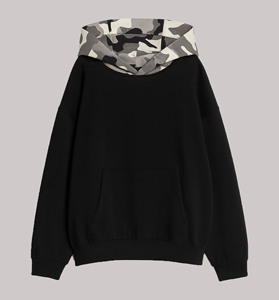Sweat-shirt à capuche pour homme en jersey noir anti-rides avec imprimé camouflage, confortable et élégant, idéal pour un usage décontracté - Product Image 1