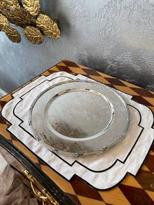 Assiette de Présentation Vintage en Métal Ronde Faite à la Main par un Designer – Meilleure Assiette de Base en Acier Inoxydable Classique et Élégante - Product Image 5