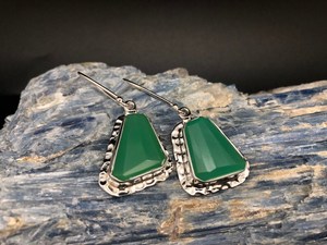 Pendientes de Calcedonia Verde, Plata de Ley 925 Martillada, Chapados en Oro, Hechos a Mano, Joyería de Piedras Preciosas Naturales, Regalo para Mujer - Product Image 4