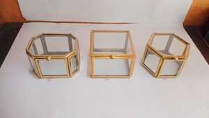 Boîte à bijoux en verre doré avec cadre métallique, organiseur, présentoir transparent, plateau de rangement pour coiffeuse - Product Image 1