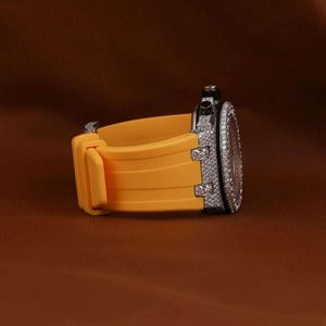 Reloj Deportivo de Cuarzo para Hombre con Correa de Silicona Amarilla, Caja Plateada/Moissanita, Esfera de Cristal de Zafiro, Resistencia al Agua de 10 m, Cierre Oculto - Product Image 2