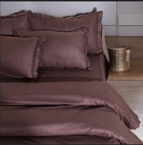 Juego de Sábanas de Lujo Color Chocolate Marrón con Fundas de Almohada, Acabado Satinado - Product Image 1